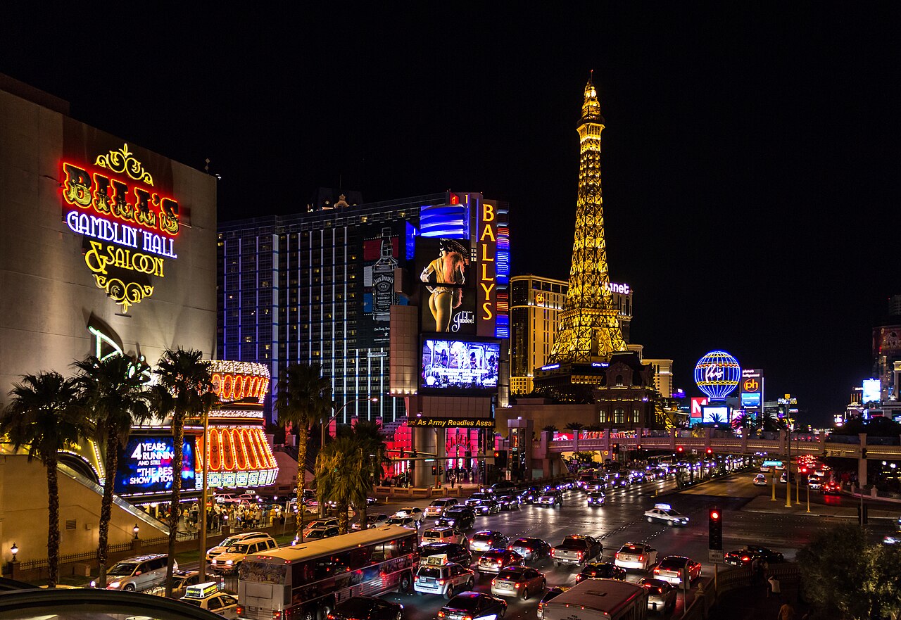 Best Budget Hotels in Las Vegas 2026 (Off-Strip vs On-Strip + Resort Fee Breakdown)